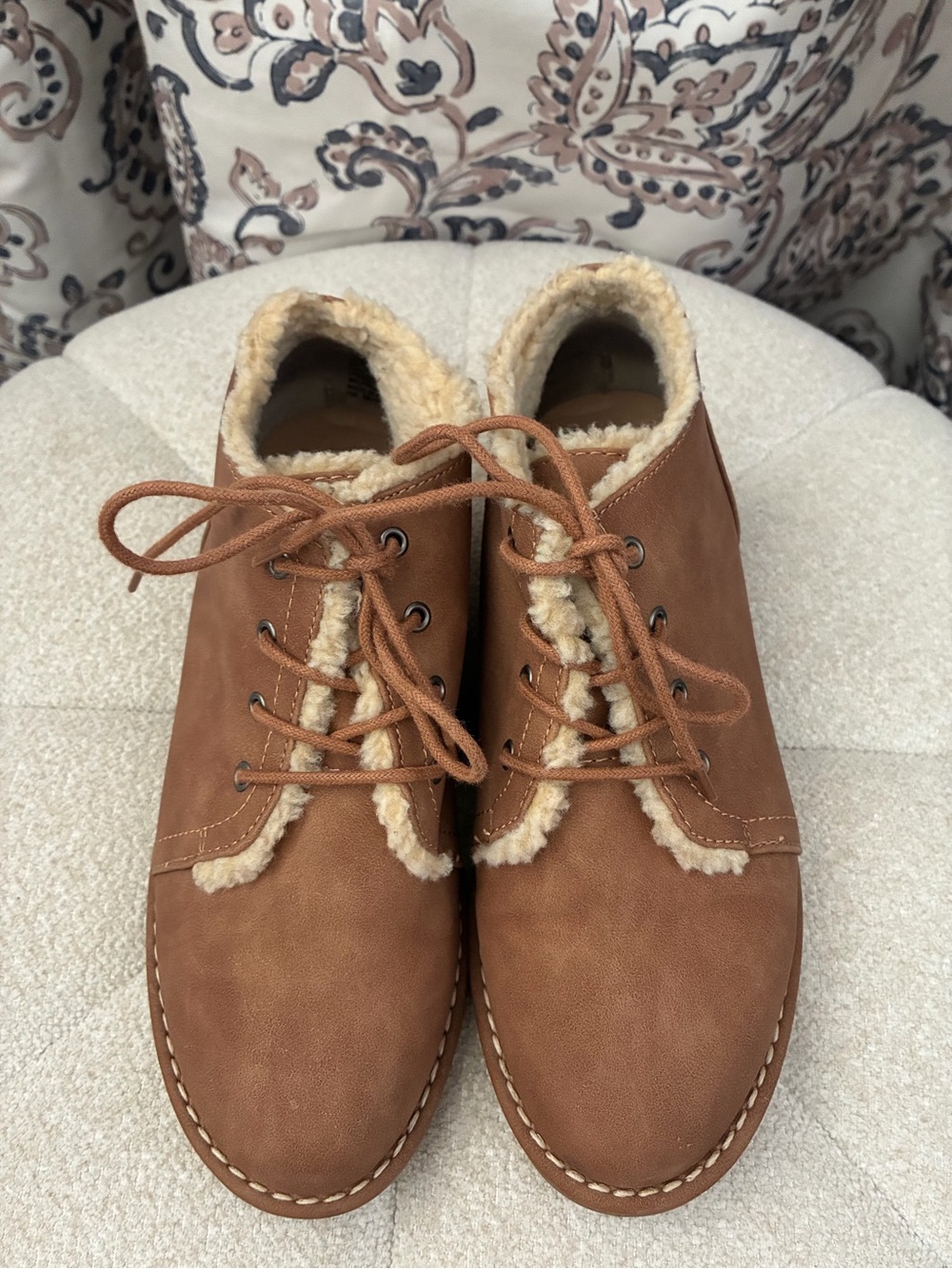 Womens Brown Seven Dials Shearling-Lined Chukka Boots